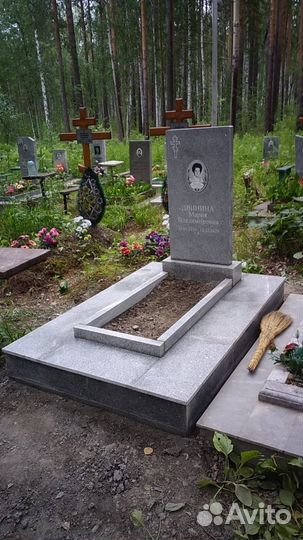 Памятники надгробные из серого гранита
