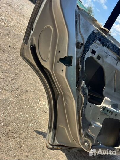 Дверь боковая задняя левая Ford Mondeo 3 седан 1