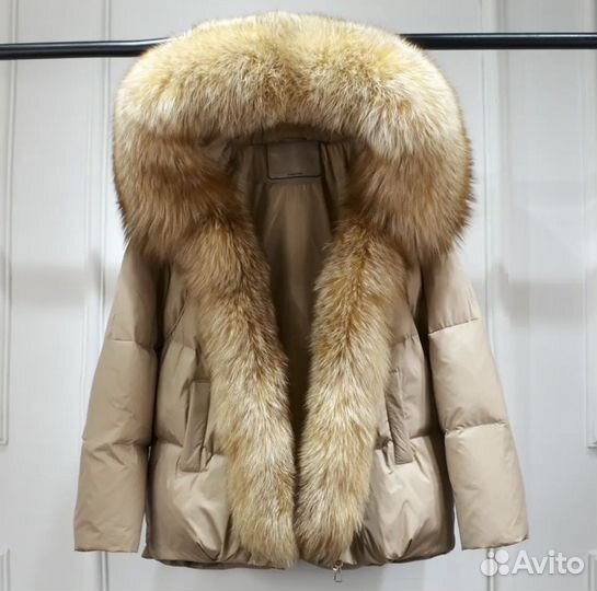 Пуховик с натуральным мехом лисы