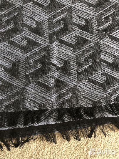 Шарф мужской Guess