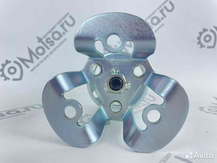 Храповик в сборе с кронштейном ручного стартера 2V