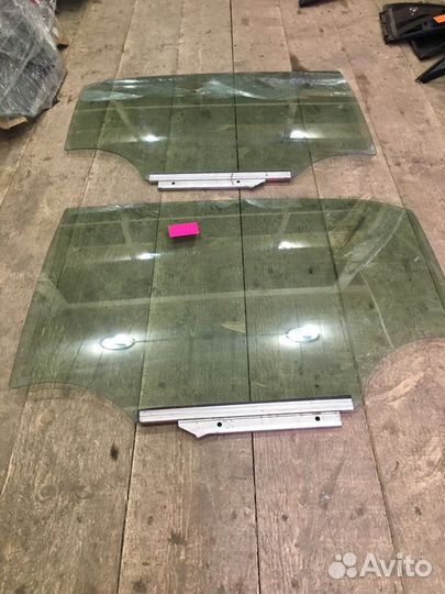Стекло заднее дверное Toyota Corolla 150