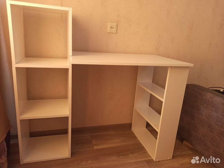Письменный стол с полками