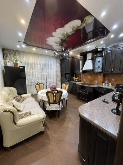 3-к. квартира, 114 м², 1/6 эт.