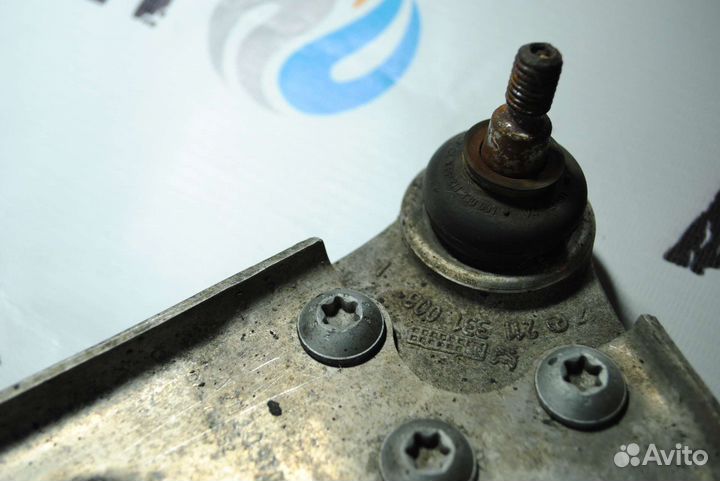 Рычаг передний верхний Mercedes W211