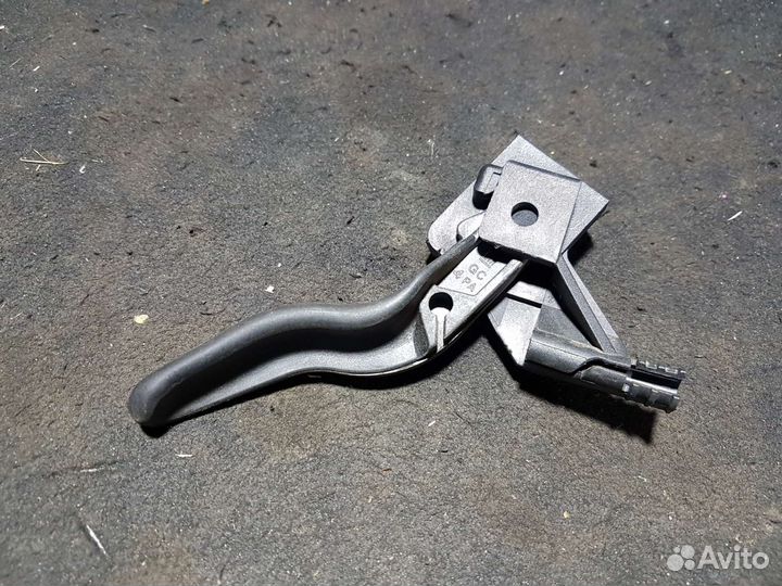 Ручка открытия капота Opel Astra H