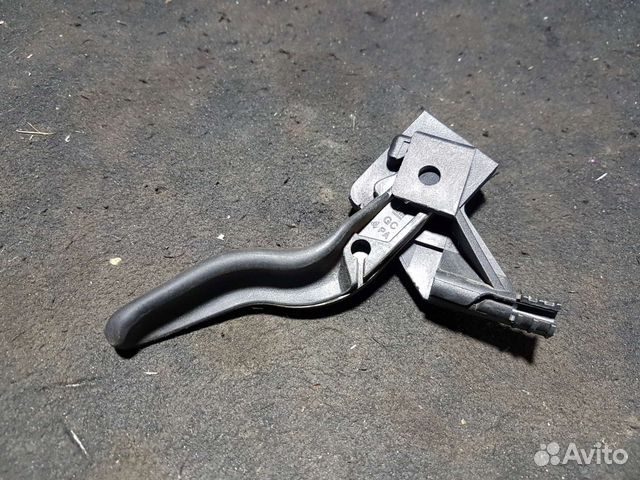 Ручка открытия капота Opel Astra H