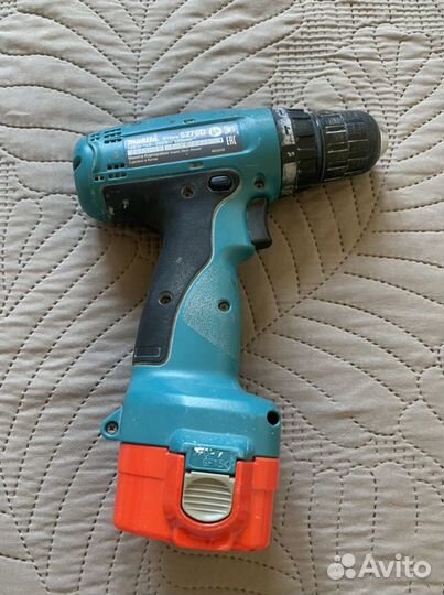 Шуруповерт Makita 6270 D и фонарь Makita ML120