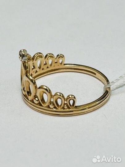 Кольцо с природным камнем Золото