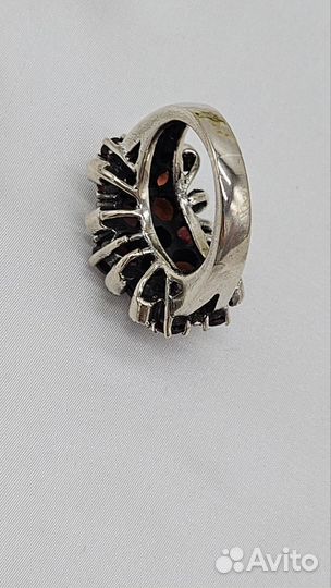 Серебряное кольцо с нат. гранатами р. 17