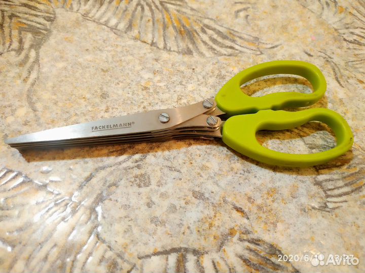 Ножницы для удобной и быстрой нарезки зелени в сал