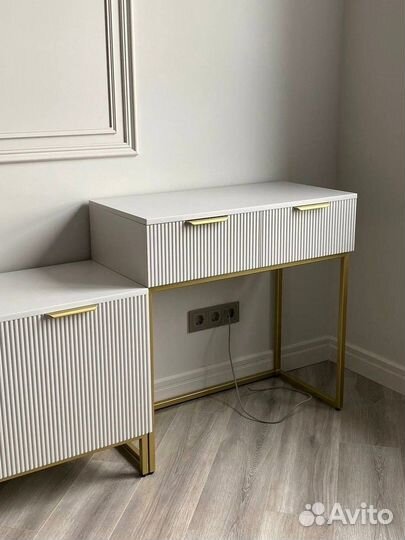 Тумба с ящиками