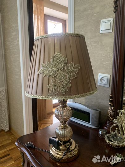 Лампа настольная с абажуром
