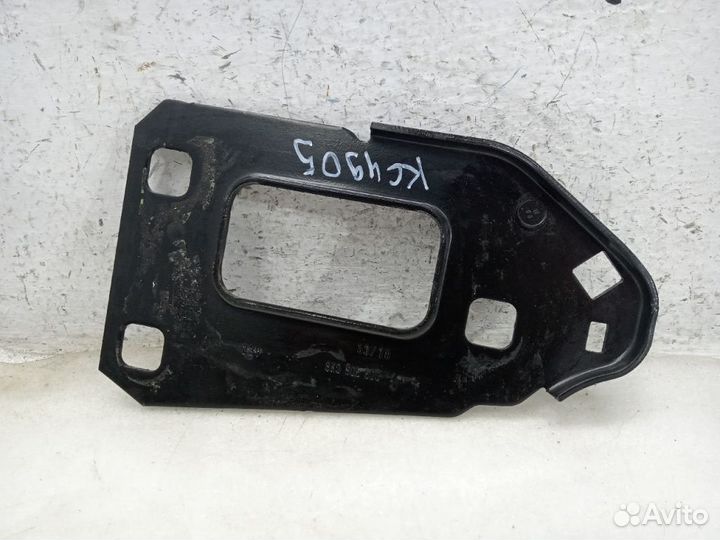 Пластина крепежная audi A4 B8 Правая