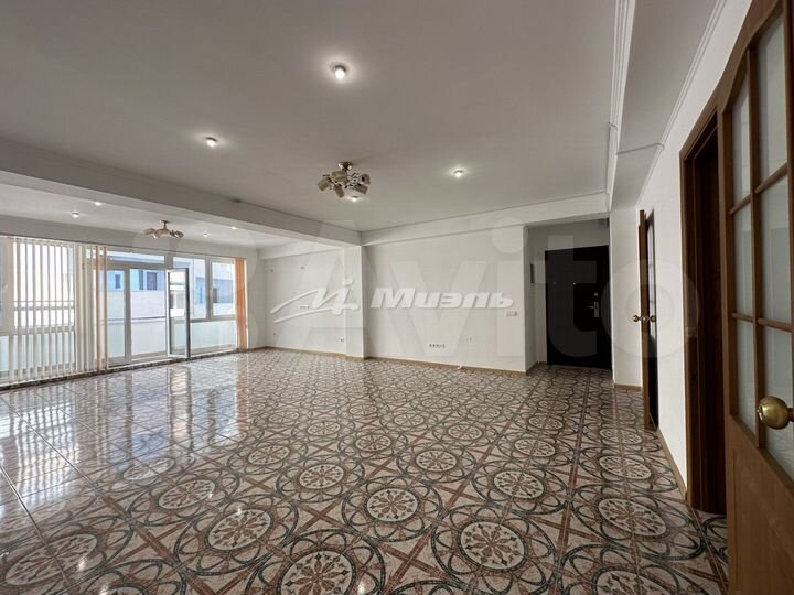 2-к. квартира, 67,6 м², 2/8 эт.