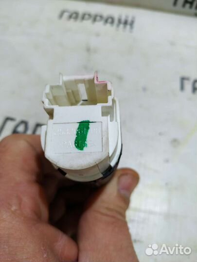 Датчик стоп-сигнала Renault Sandero II