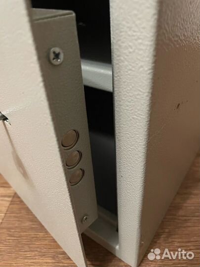 Сейф металлический