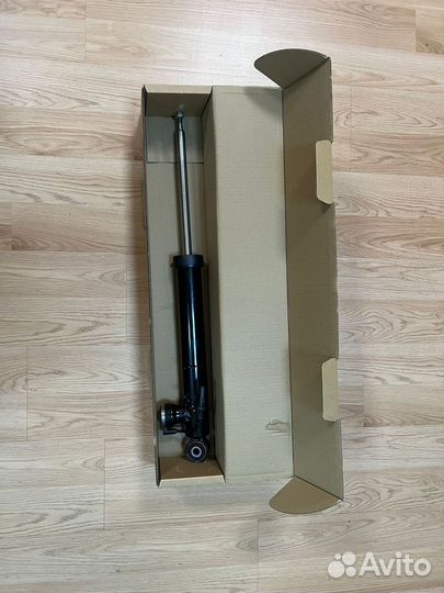 Задний амортизатор audi Q5 8K0513026J