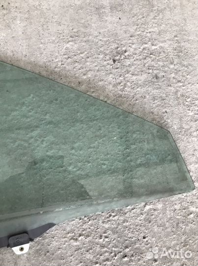 Стекло передней правой двери Хонда Аккорд 6(1090)