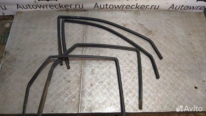 Уплотнитель стекла двери Лада Калина 2007г.в