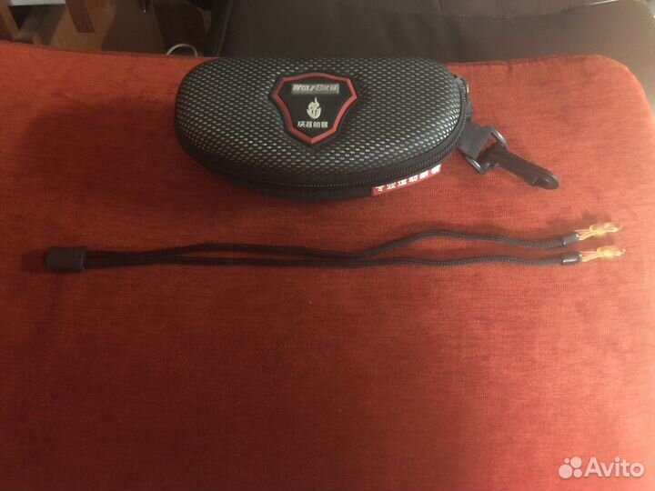 Чехол+шнурок для спортивных очков