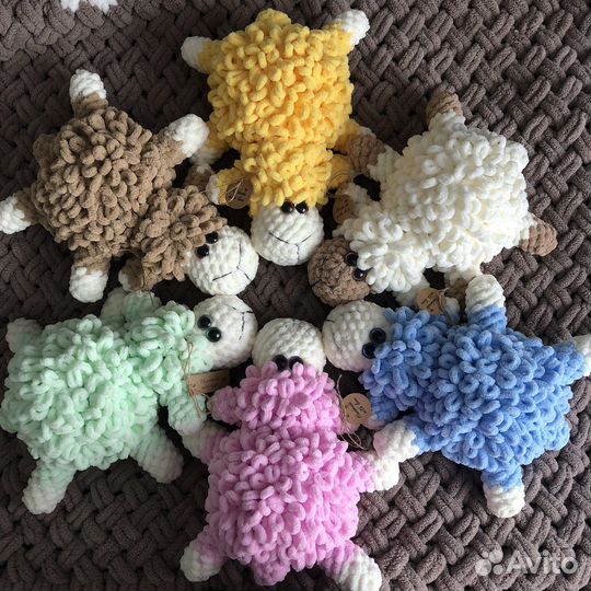 Вязанная игрушка барашек