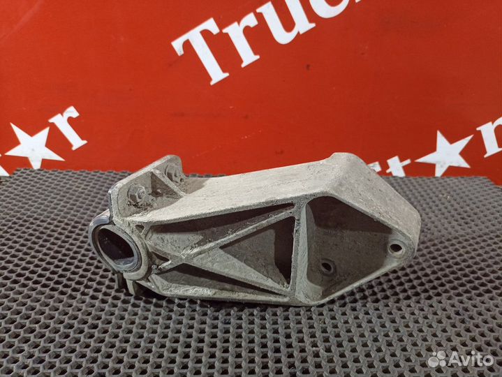 Кронштейн крыла