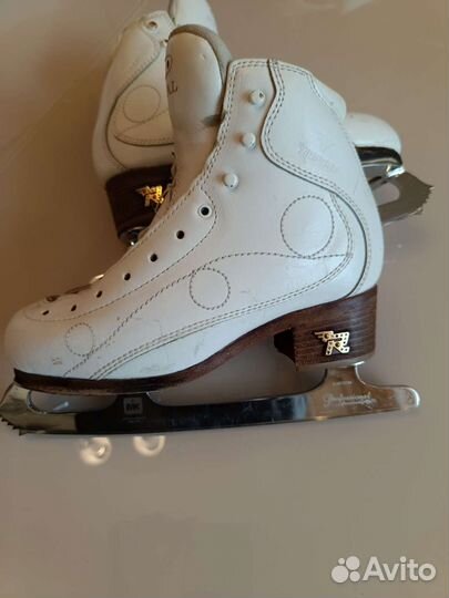 Фигурные коньки risport royal 23,5 р