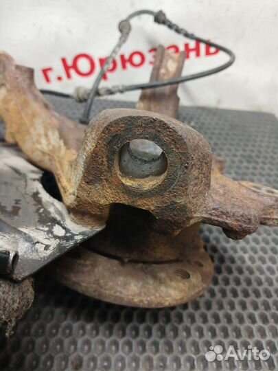 Поворотный кулак левый Renault Duster