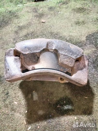 Суппорт передний левый Audi 80 B4 ABK