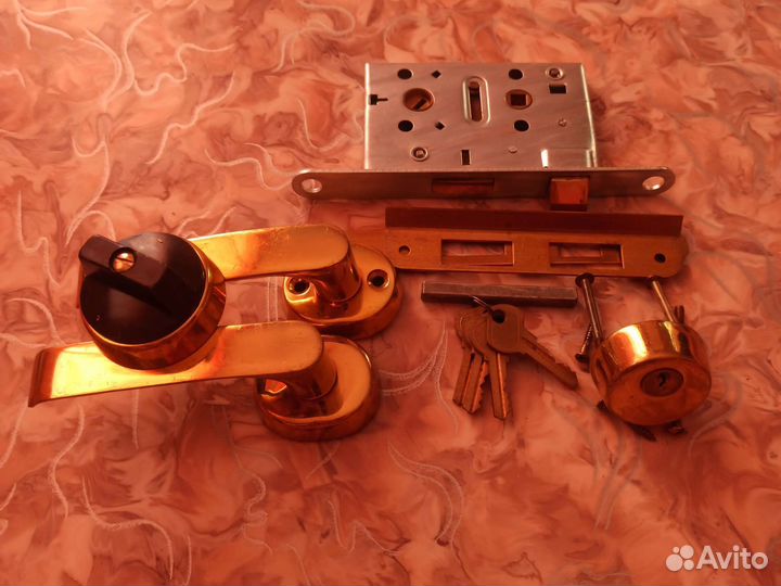 Замок дверной