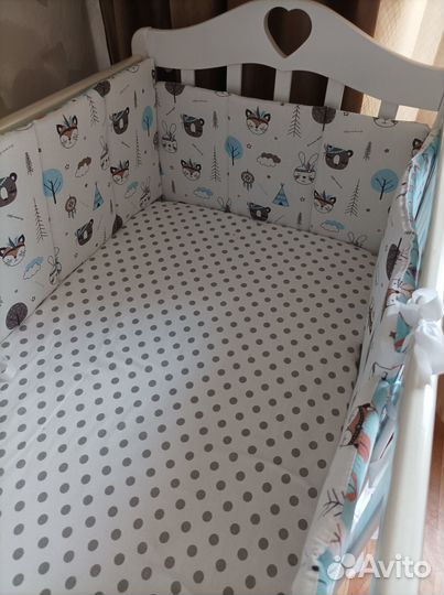 Детская кроватка с маятником и ящиком