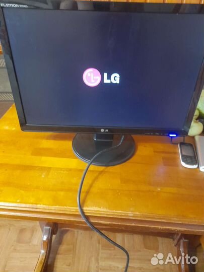 Монитор LG 22 W2242S-PF