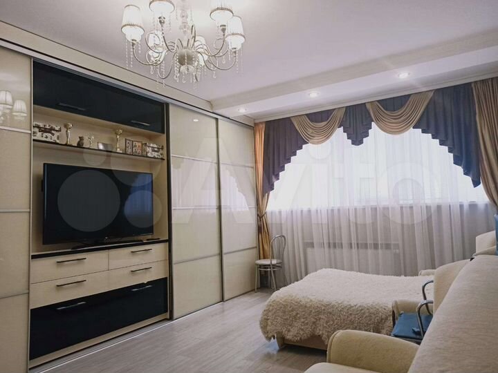 2-к. квартира, 60 м², 1/10 эт.