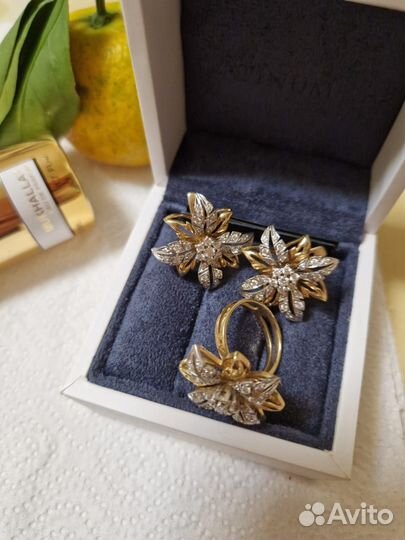 Золотые серьги и кольцо с бриллиантами