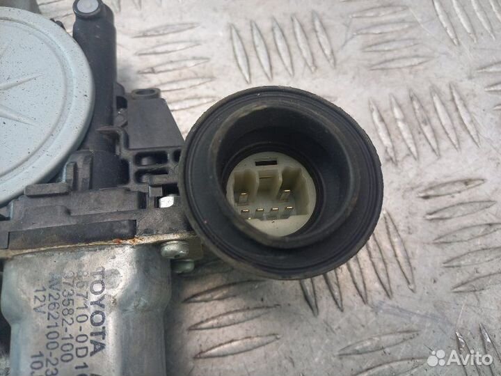 Стеклоподъемник электр. задний левый Toyota Auris