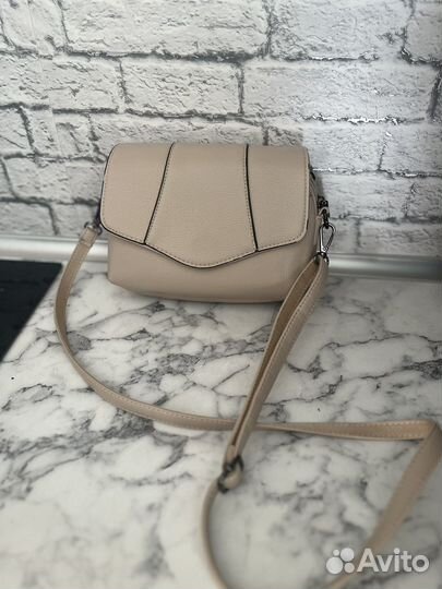 Сумка бежевая, через плечо