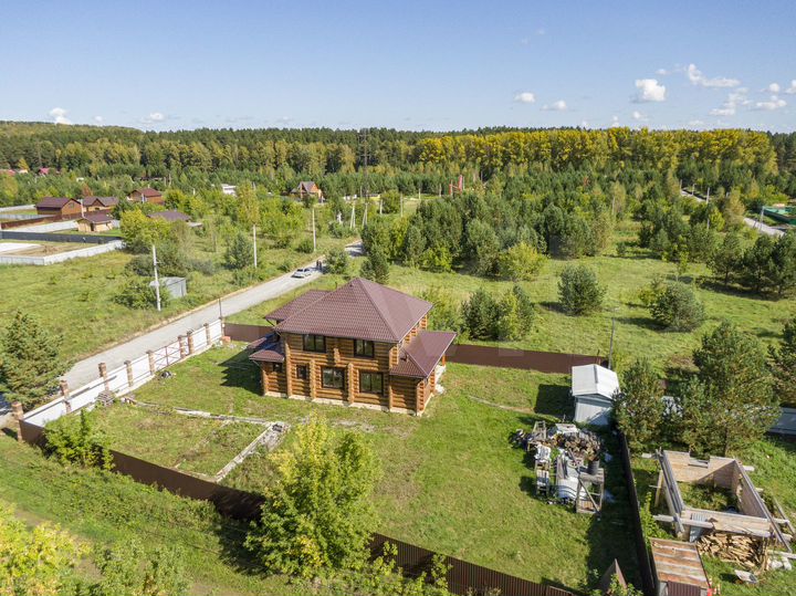 Дом 198,2 м² на участке 11,2 сот.