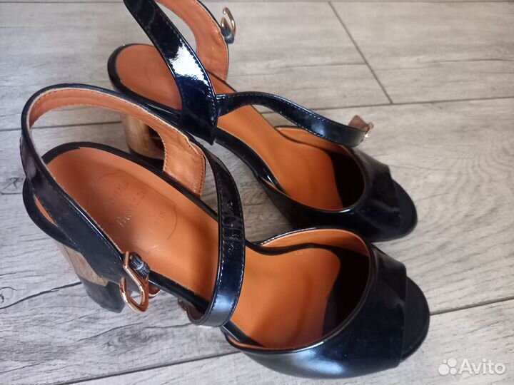 Туфли на каблуке