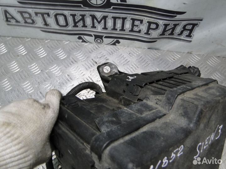 Блок предохранителей Toyota Sienna 3 2012 3.5