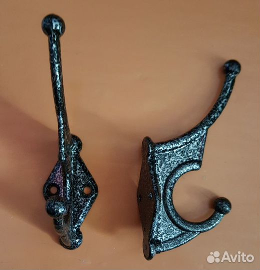 Крючки вешалки настенные мебельные