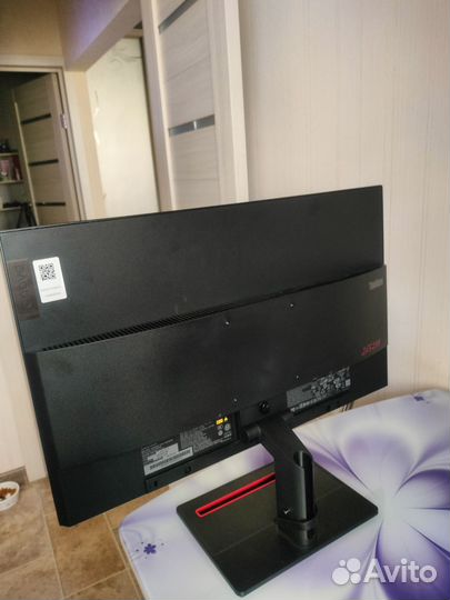 Монитор lenovo