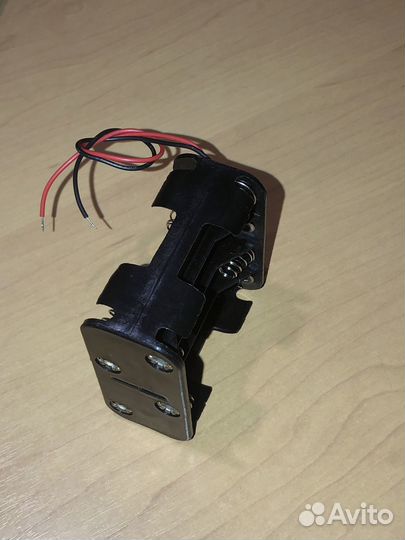 Держатель для батарей, батарейный отсек, контейнер