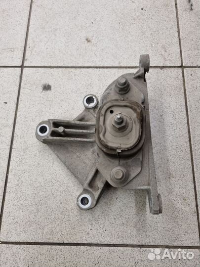 Подушка коробки Рено Дастер 13 год