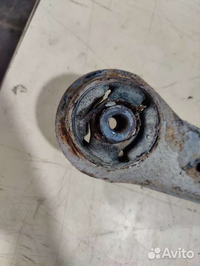 Ступица задняя левая с рычагом Mitsubishi Lancer 7