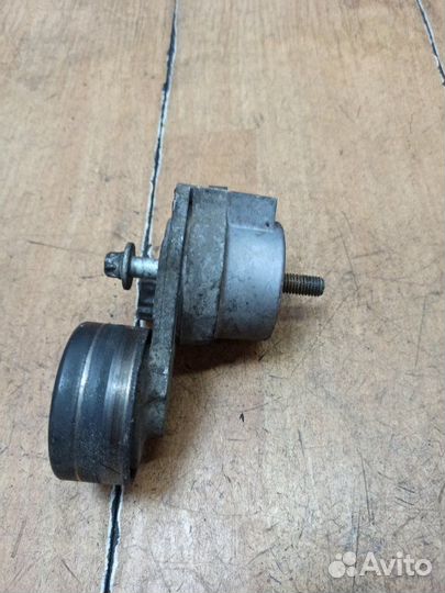 Натяжной ролик приводного ремня Opel Astra J