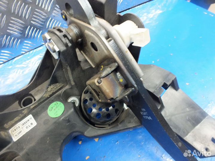 Педаль тормоза Chevrolet Cruze (J300) I (2008–2014