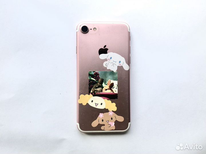 Телефон iPhone 7 и iPhone 4
