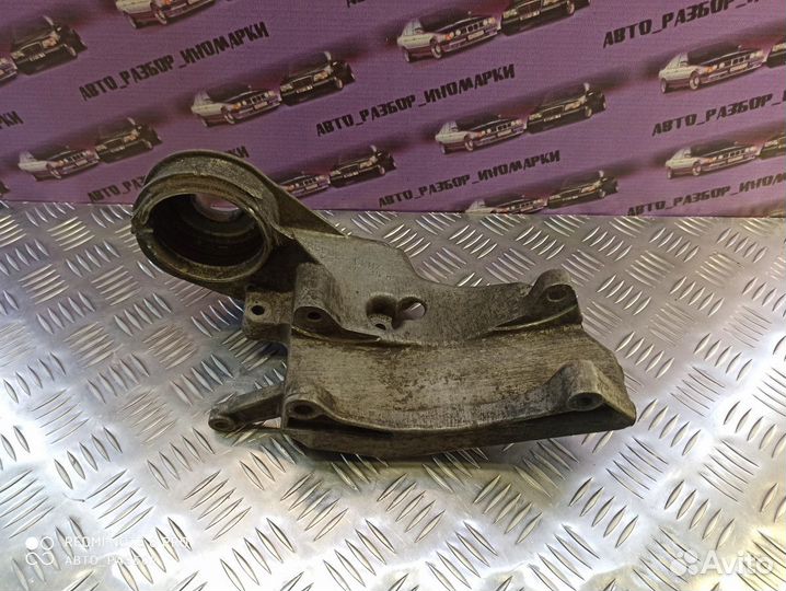 Кронштейн промежуточного вала Mercedes-Benz Vito