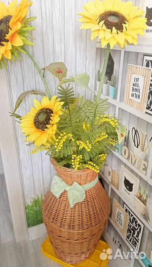 Ваза с подсолнухами